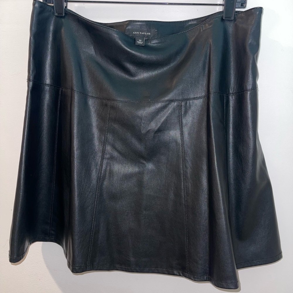 Ann taylor faux leather flowy mini skirt